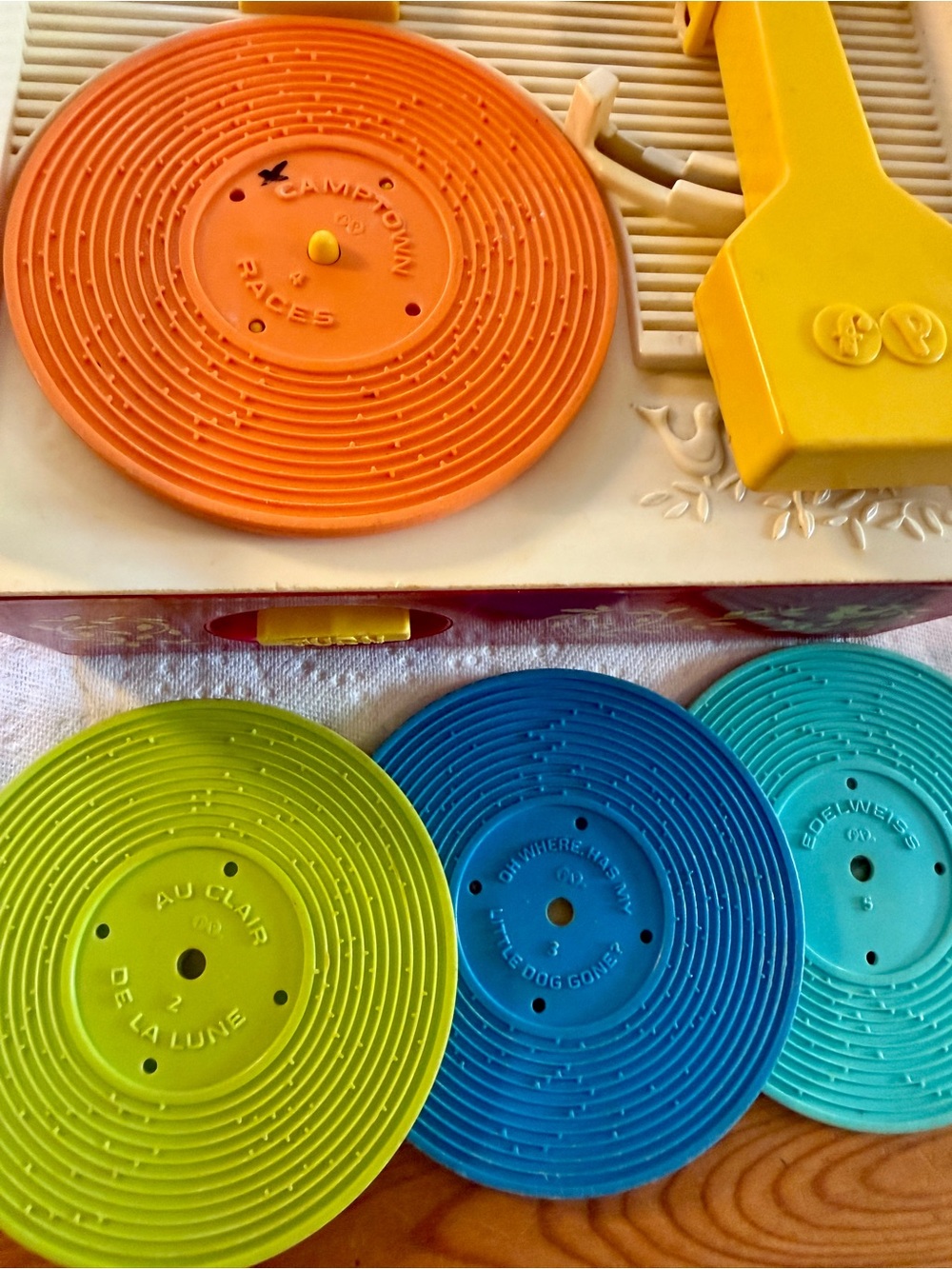 1971 Vintage Fisher-Price Record Player music box 5 records